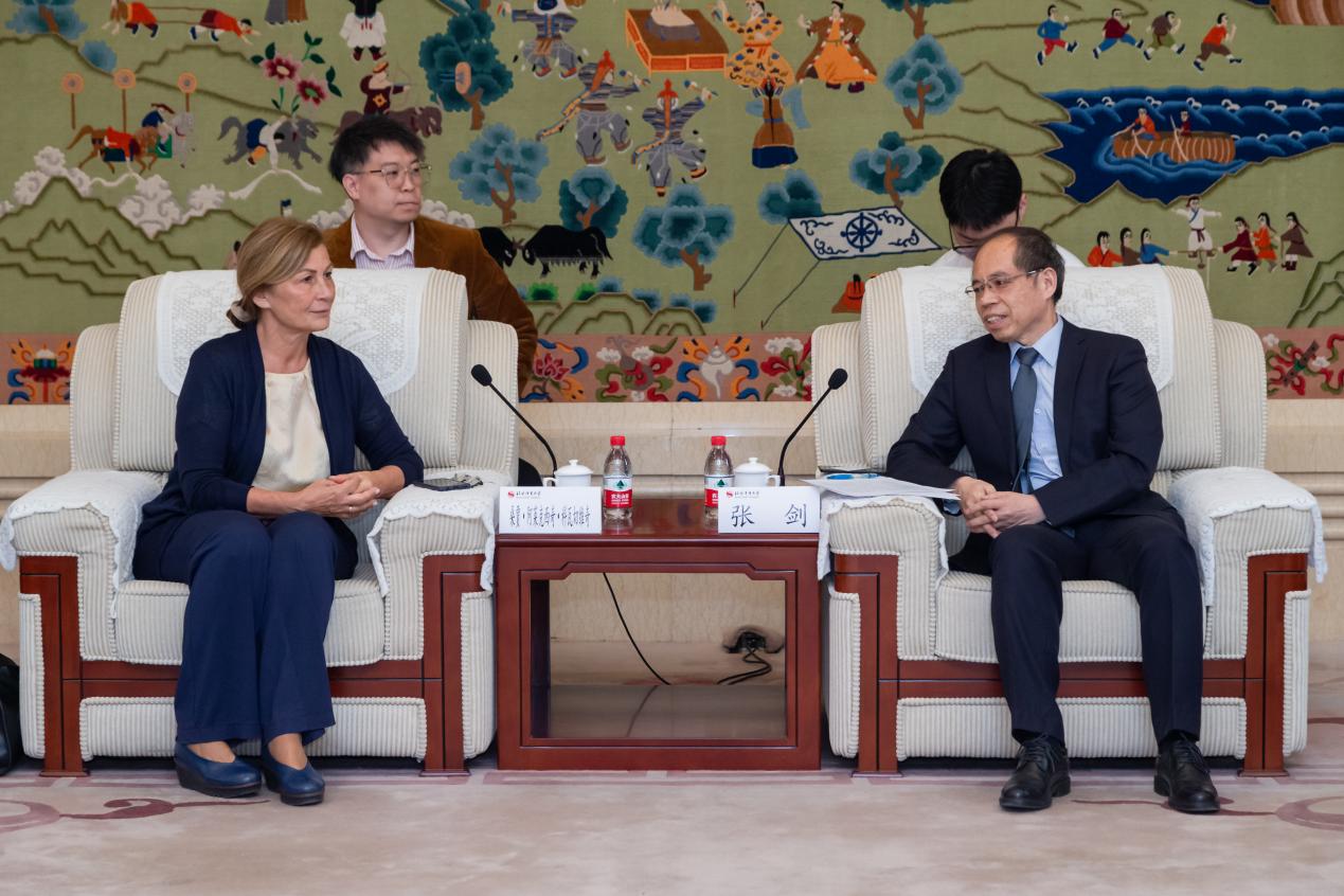 51be601cf2cb4b0f84866f3cd3b5e7d3