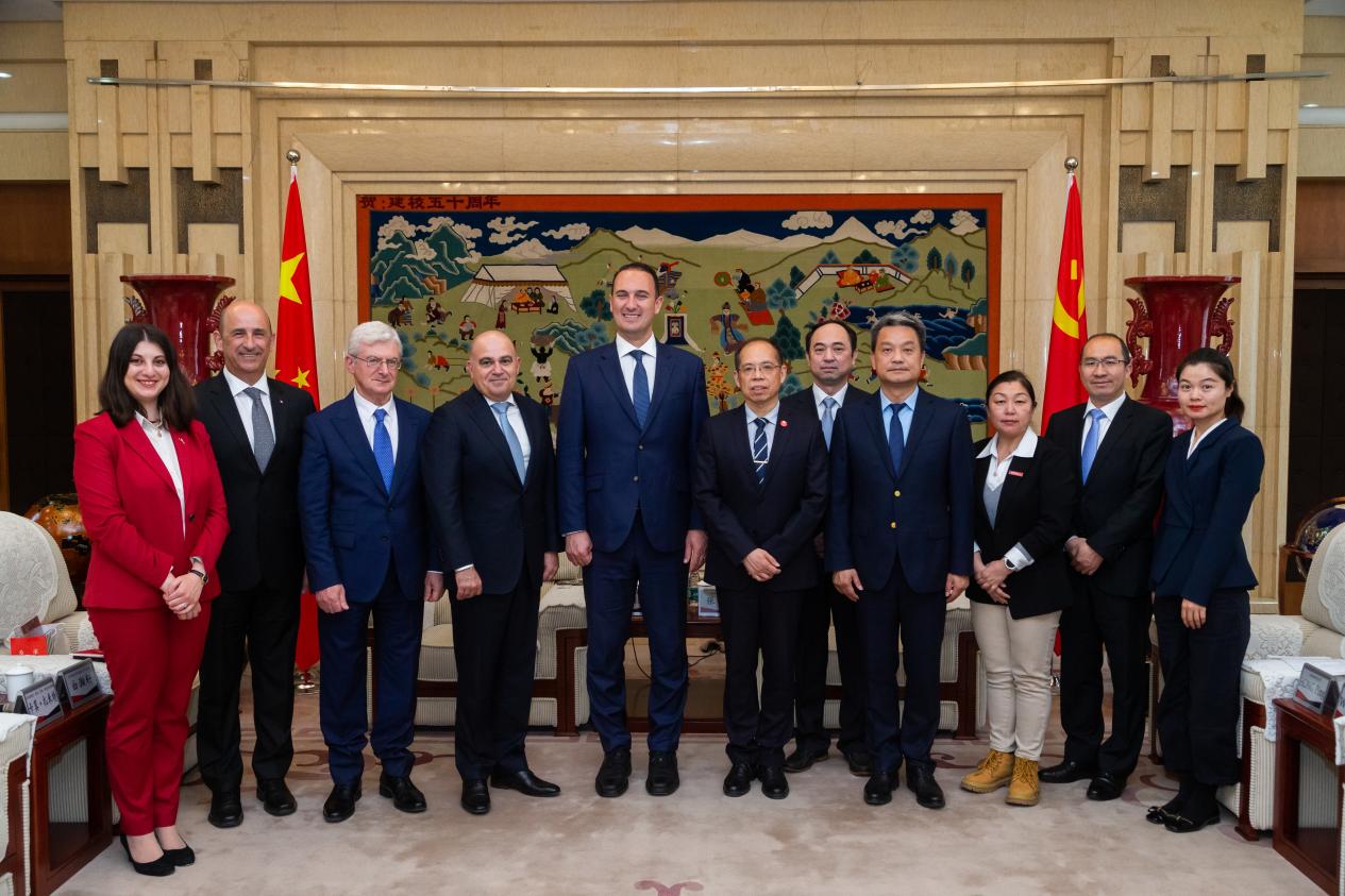 81762df762994ebd85343a495851e728